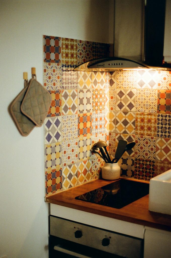 Carreaux de ciment en cuisine : comment les poser ?