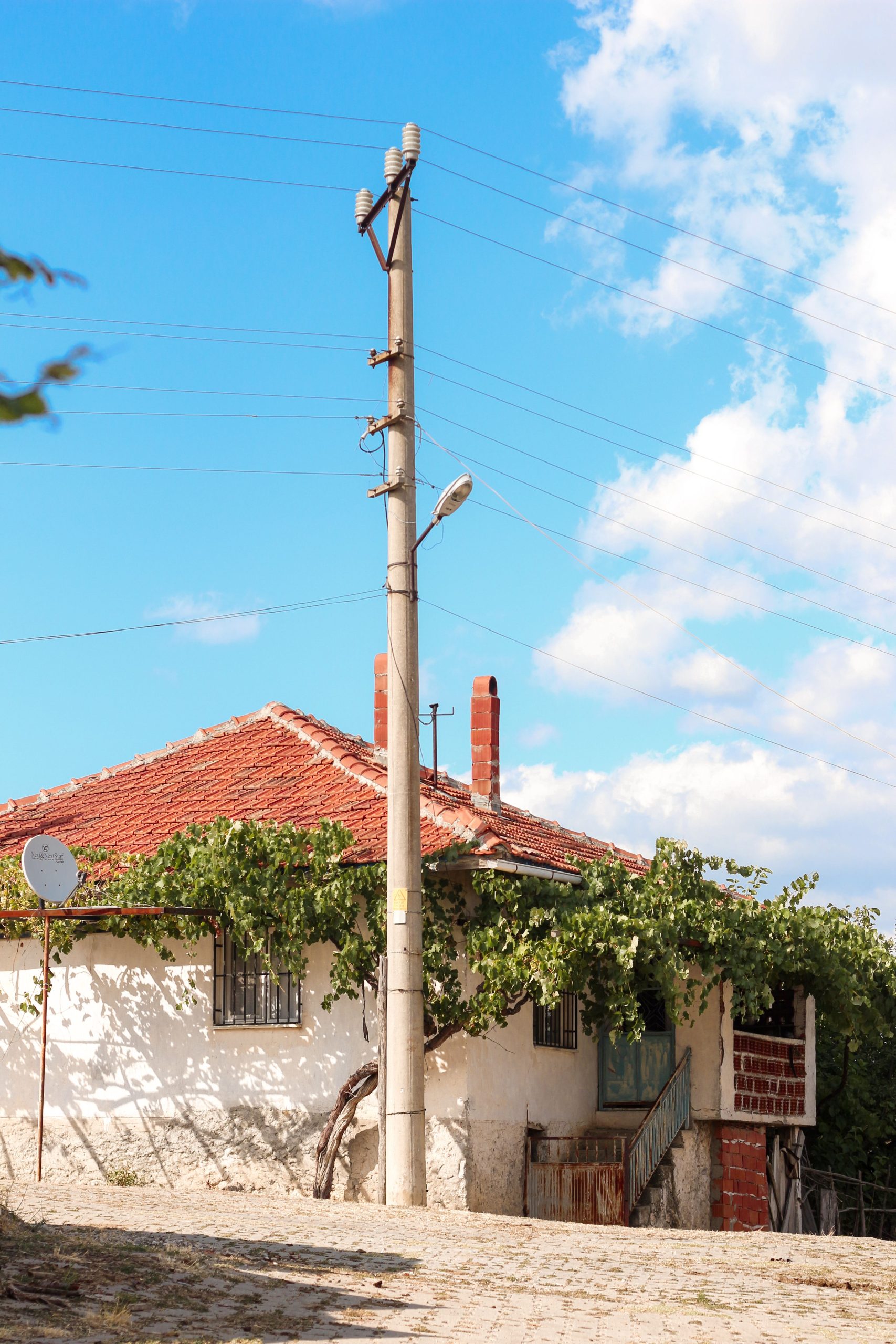 Poteau électrique distance sécurité maison