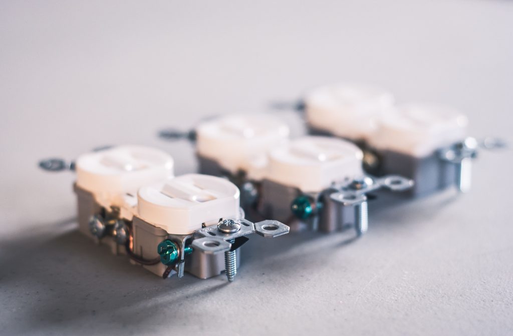 Comment brancher une prise électrique sans se tromper ?