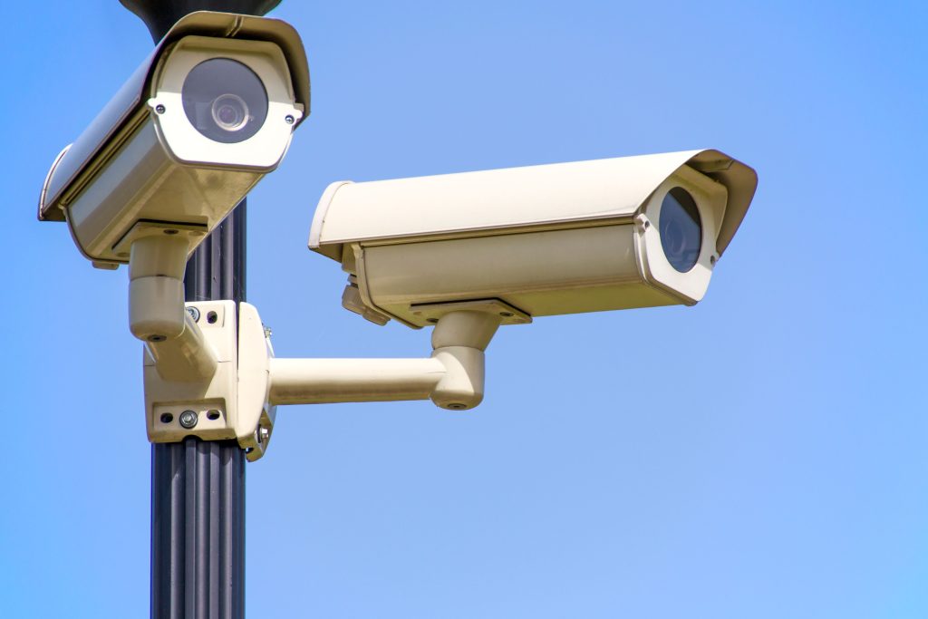 Comment installer une caméra de surveillance extérieur sans erreur ?